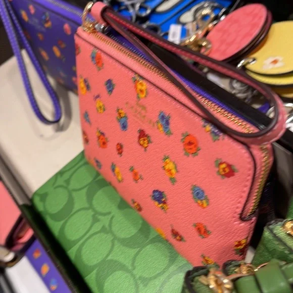 Coach Corner Zip Wristlet With Mini Vintage Rose Print Pink Lemonade Multi - Picture 2 of 16